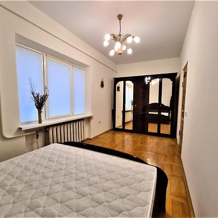 82-Avenue Apartment Cernăuți Exterior foto