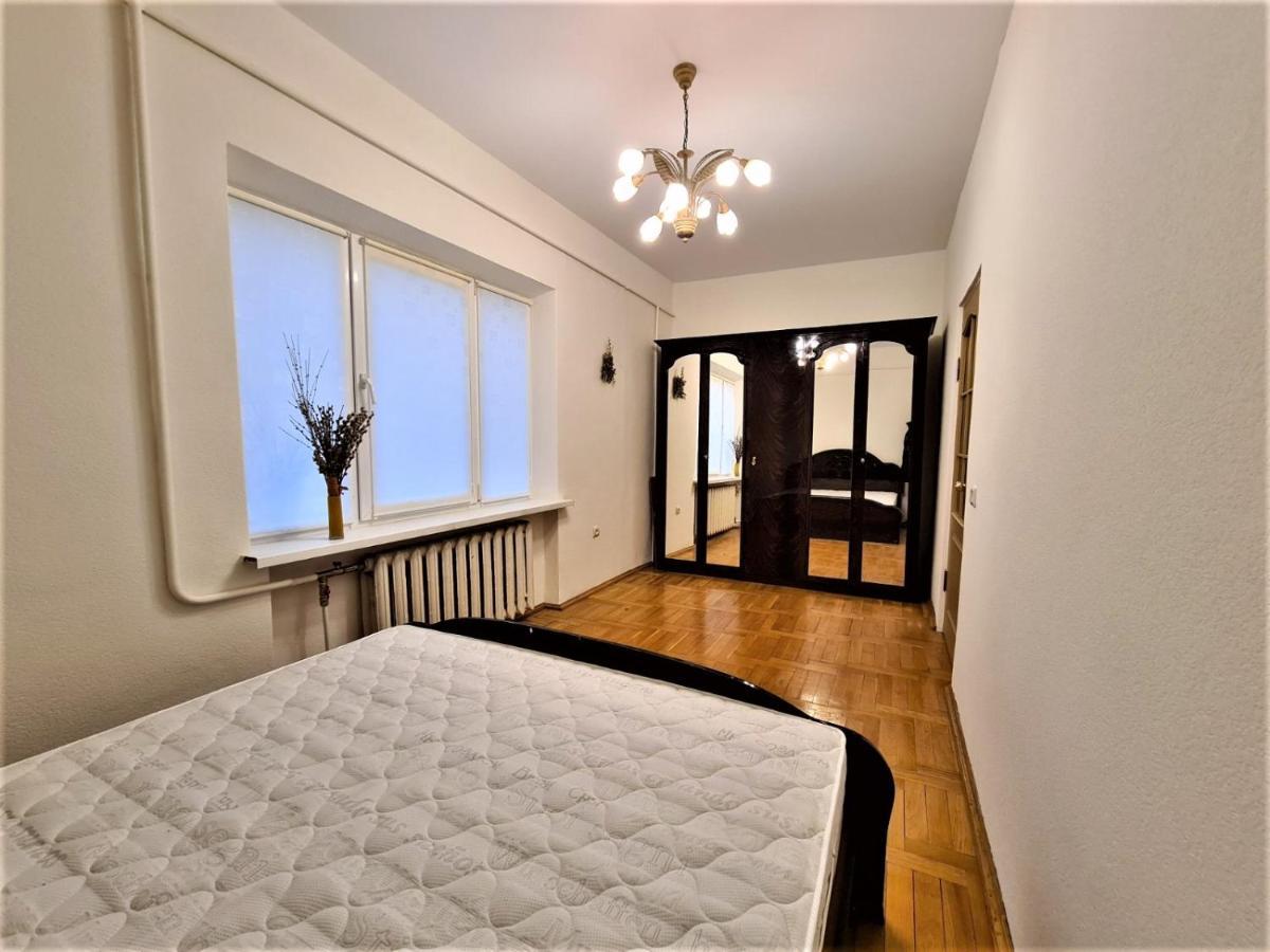 82-Avenue Apartment Cernăuți Exterior foto